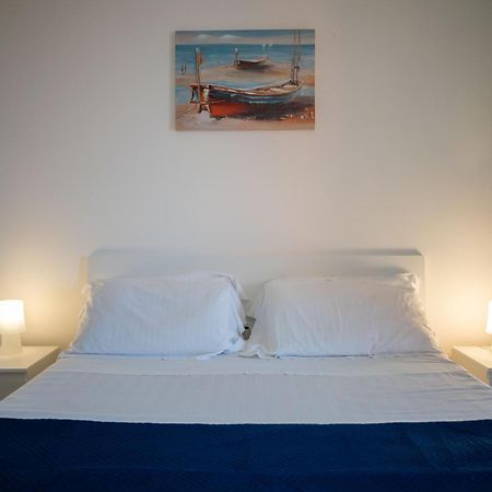 סירקוזה Villa Seaside - Beach Retreat With Jacuzzi מראה חיצוני תמונה