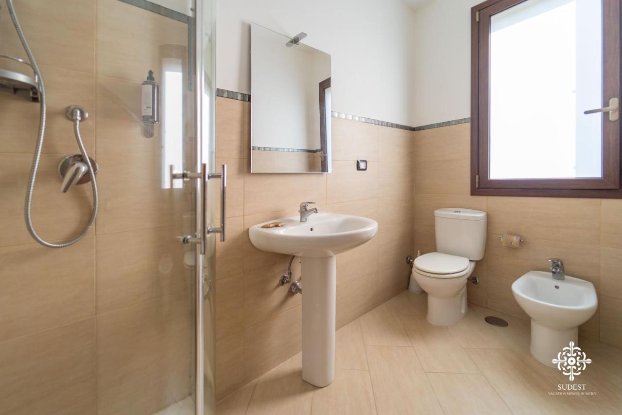 סירקוזה Villa Seaside - Beach Retreat With Jacuzzi מראה חיצוני תמונה