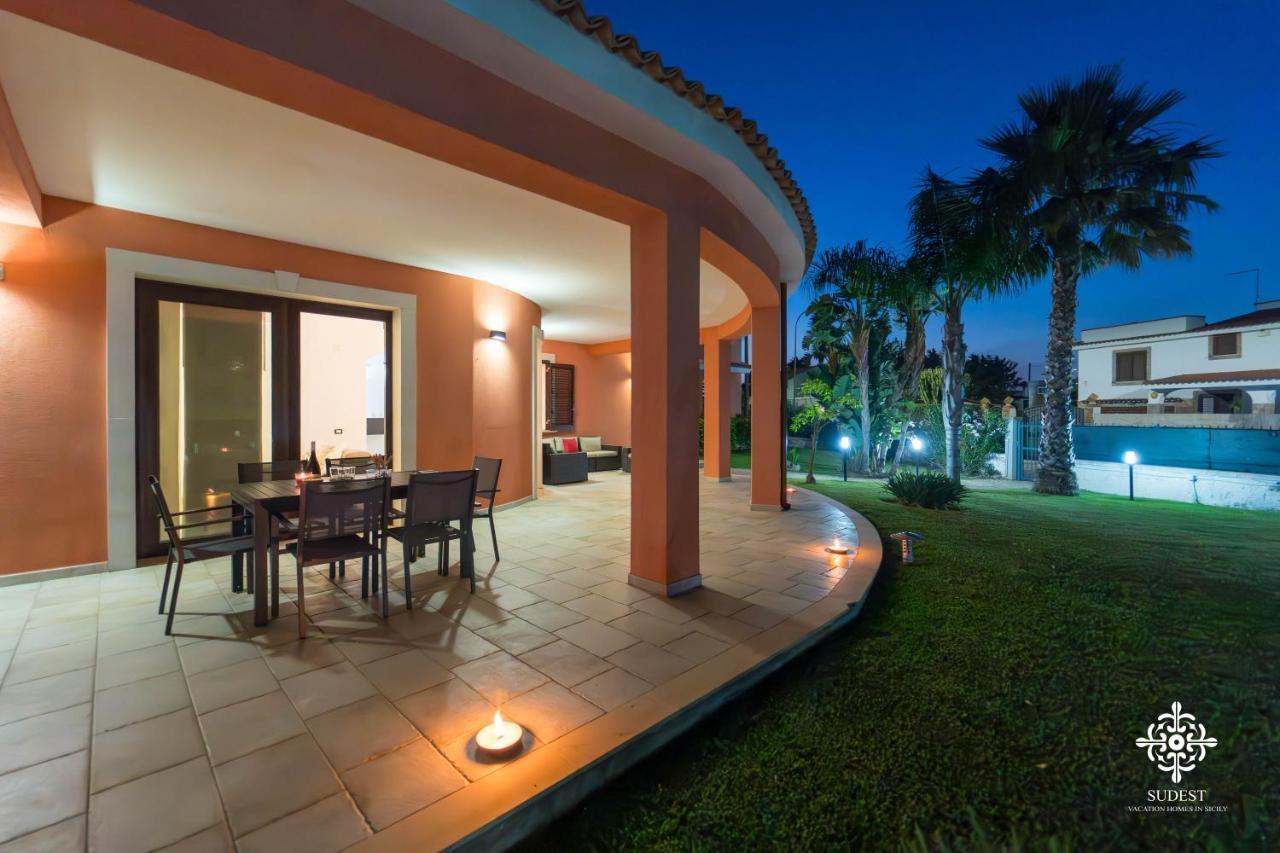 סירקוזה Villa Seaside - Beach Retreat With Jacuzzi מראה חיצוני תמונה