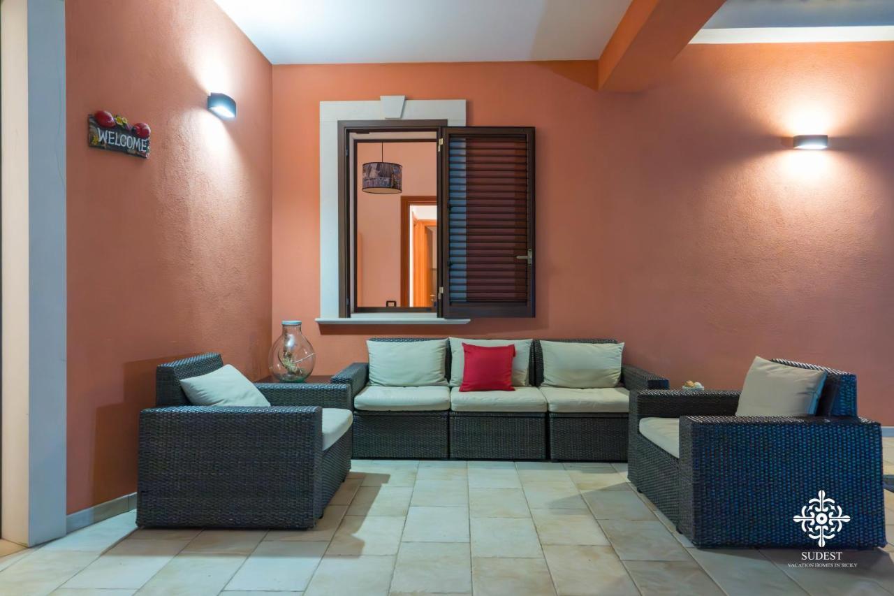 סירקוזה Villa Seaside - Beach Retreat With Jacuzzi מראה חיצוני תמונה