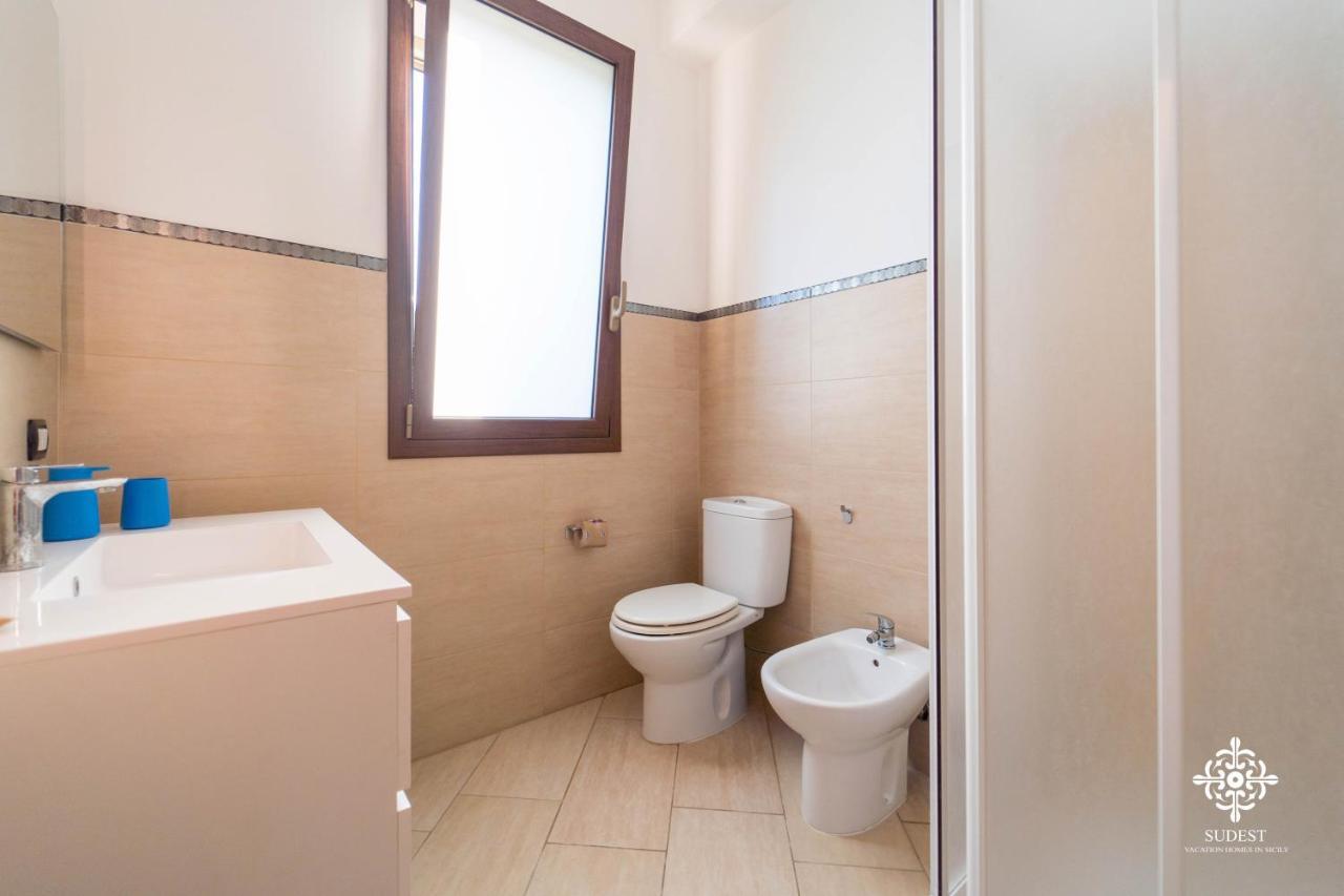 סירקוזה Villa Seaside - Beach Retreat With Jacuzzi מראה חיצוני תמונה