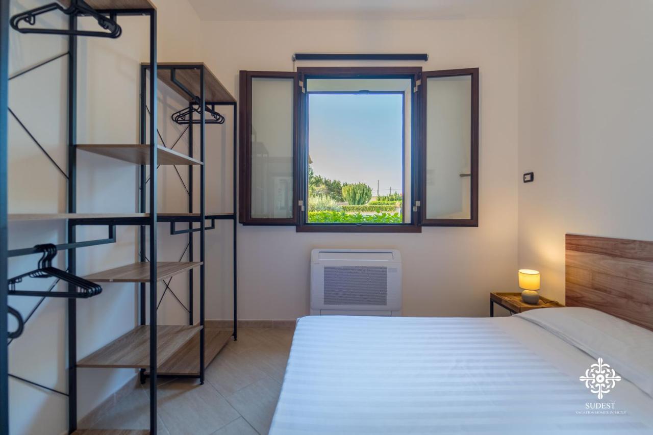 סירקוזה Villa Seaside - Beach Retreat With Jacuzzi מראה חיצוני תמונה