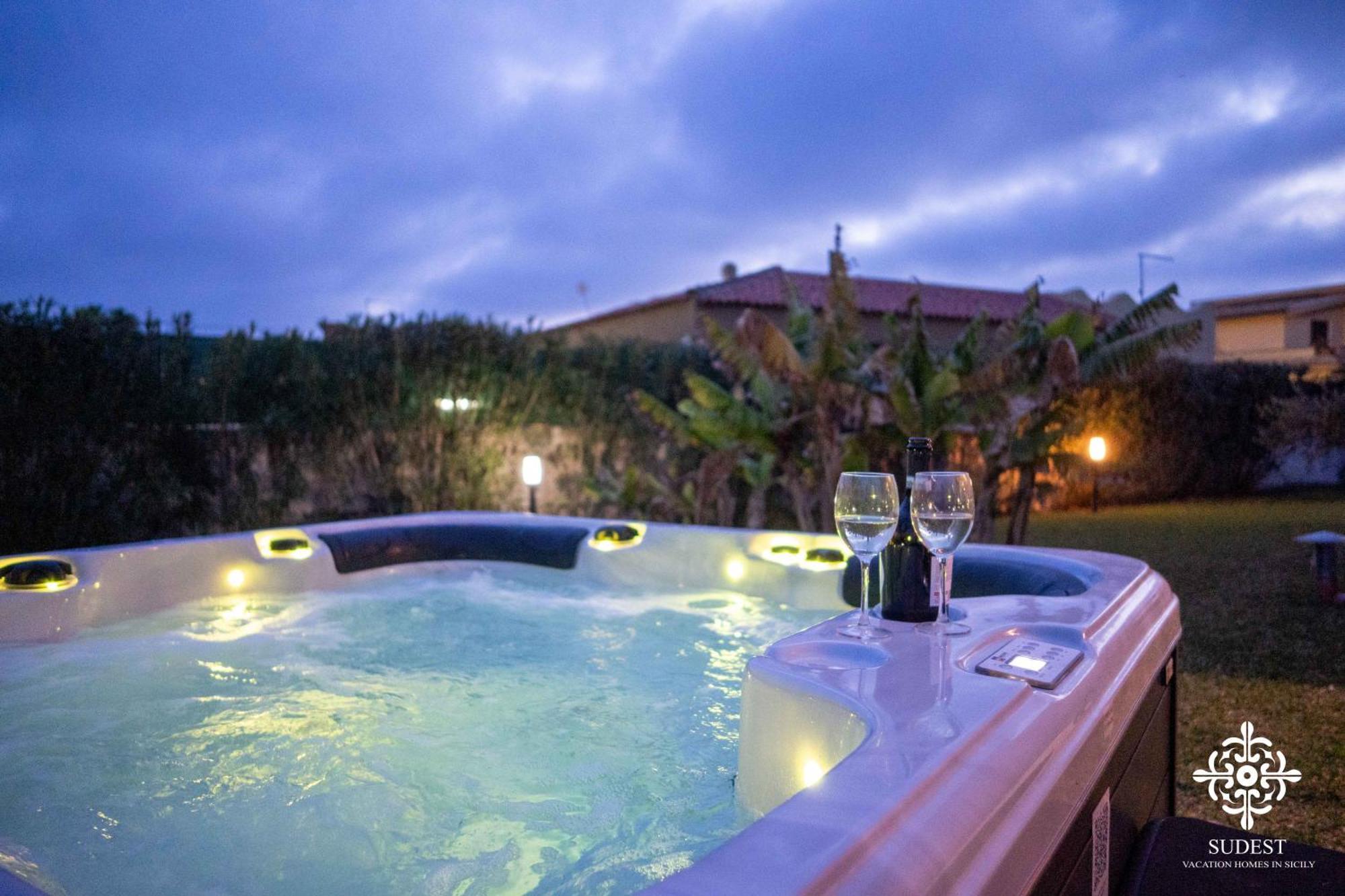 סירקוזה Villa Seaside - Beach Retreat With Jacuzzi מראה חיצוני תמונה