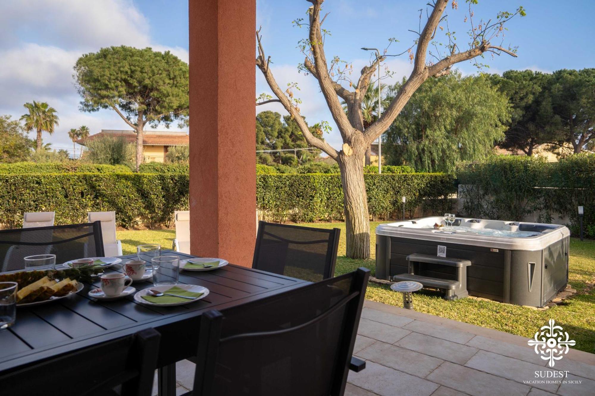 סירקוזה Villa Seaside - Beach Retreat With Jacuzzi מראה חיצוני תמונה